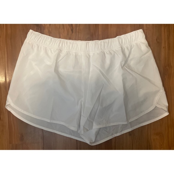 OLD NAVY 3” Inseam Stretchtech Shorts 🤍 - Picture 1 of 5